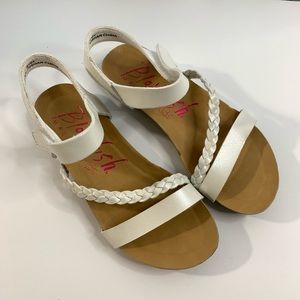 Blowfish Kids Sandals GOYA-B-K. White color Size 11 T,2,4,